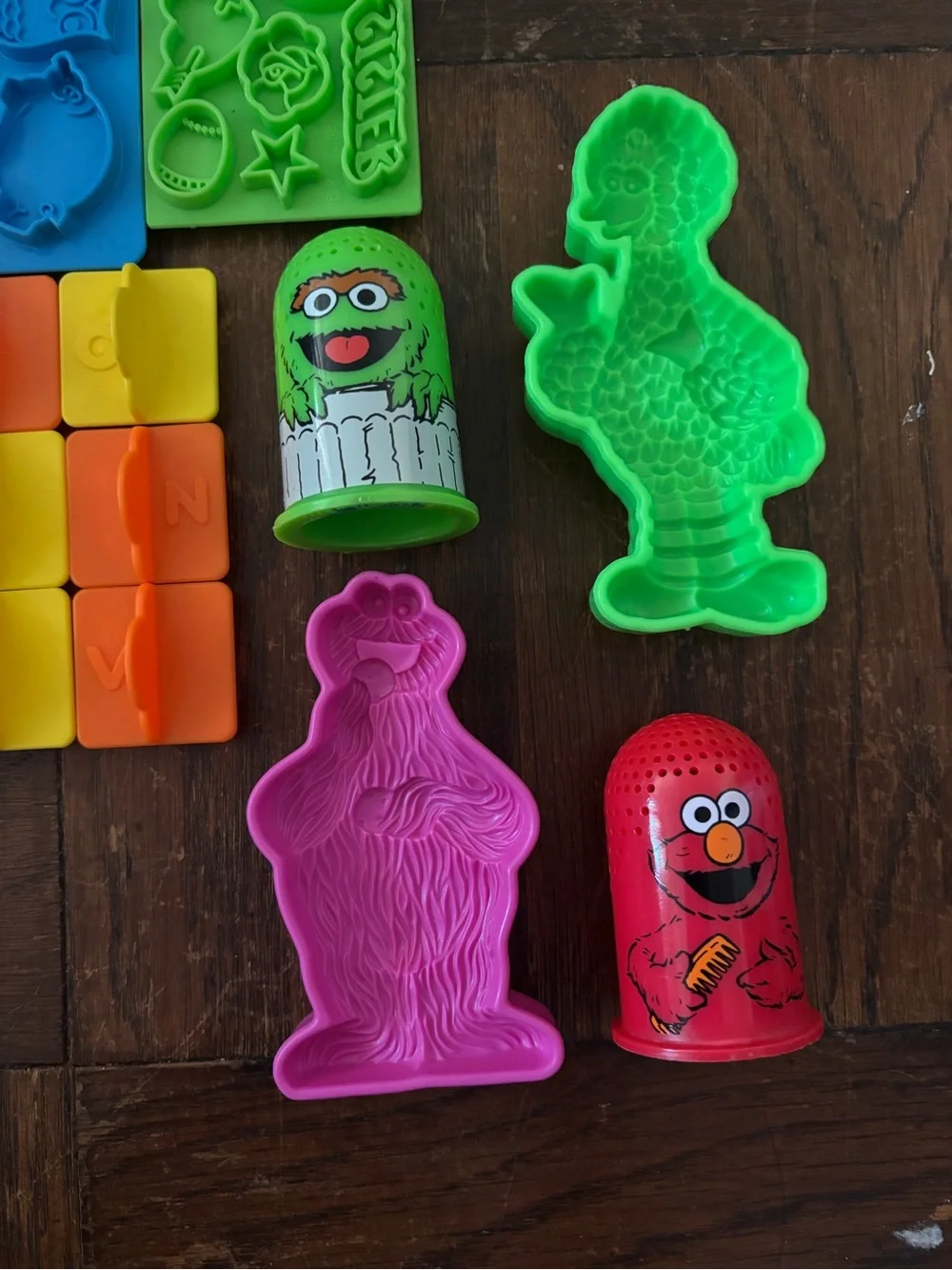 Play‑Doh Vintage Molds & Press Set - Pink Playset Pieces